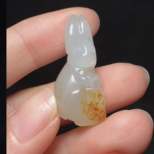 小兔子新疆和田玉籽料红皮苏工雕刻立体生肖兔挂件暖白玉种 7.4克