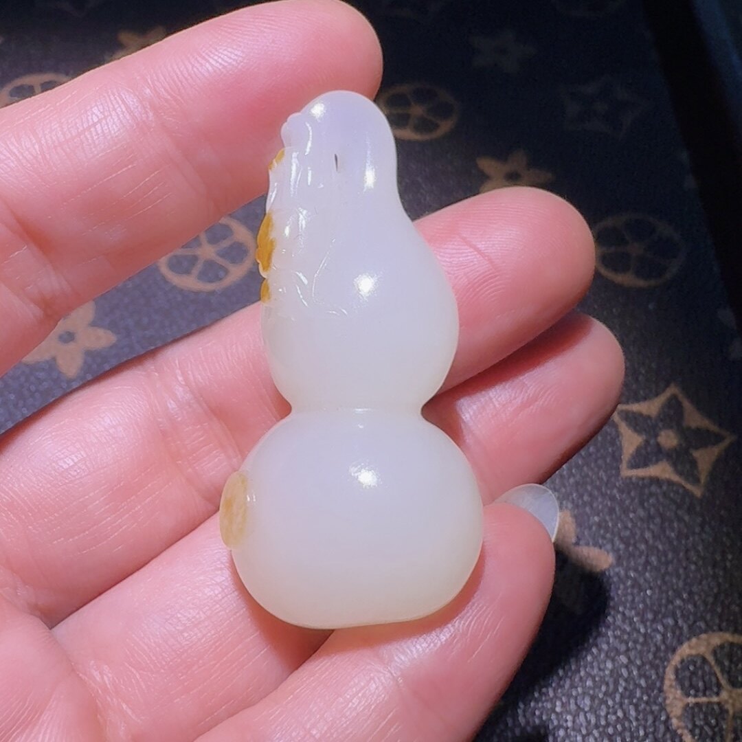 和田玉龙头葫芦籽料挂件吊坠洒金皮雕刻 暖白色 结构均匀细腻