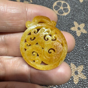 新疆和田玉黄沁籽料满皮凤佩凤凰吊坠玉质细腻油润苏工镂空工艺