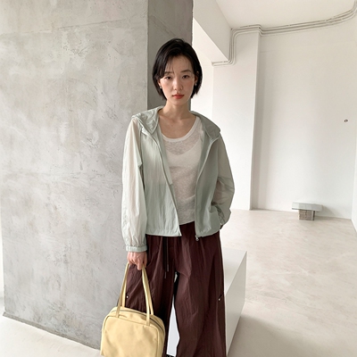 FN简约纯色超轻薄速干连帽防晒衫