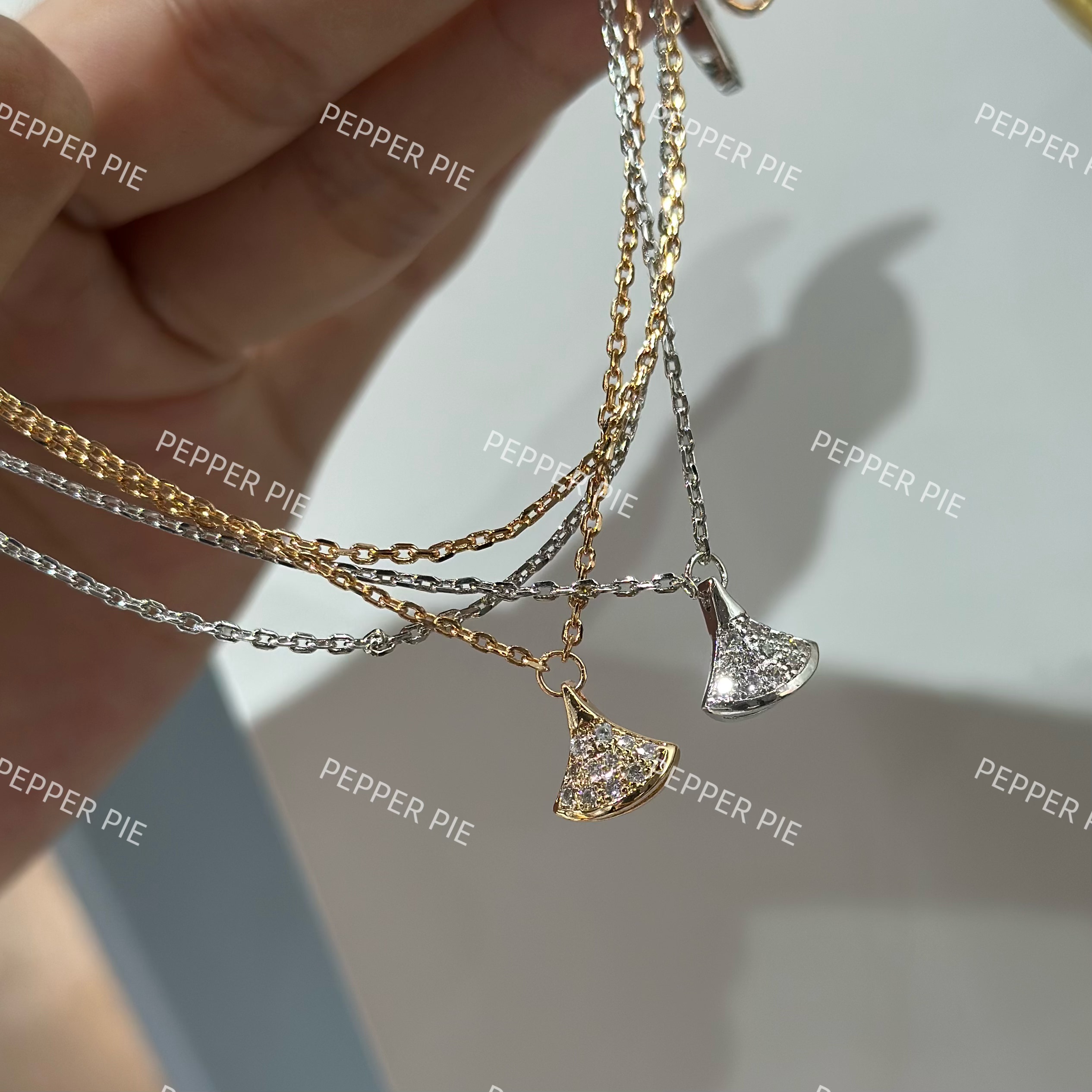 辣椒二店不掉色重工满钻小裙子手链女百搭高级感时尚网红轻奢扇形