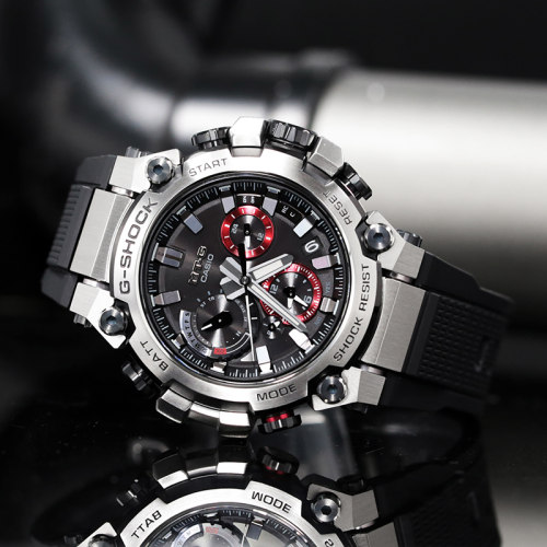 卡西欧G-SHOCK太阳能电波手表