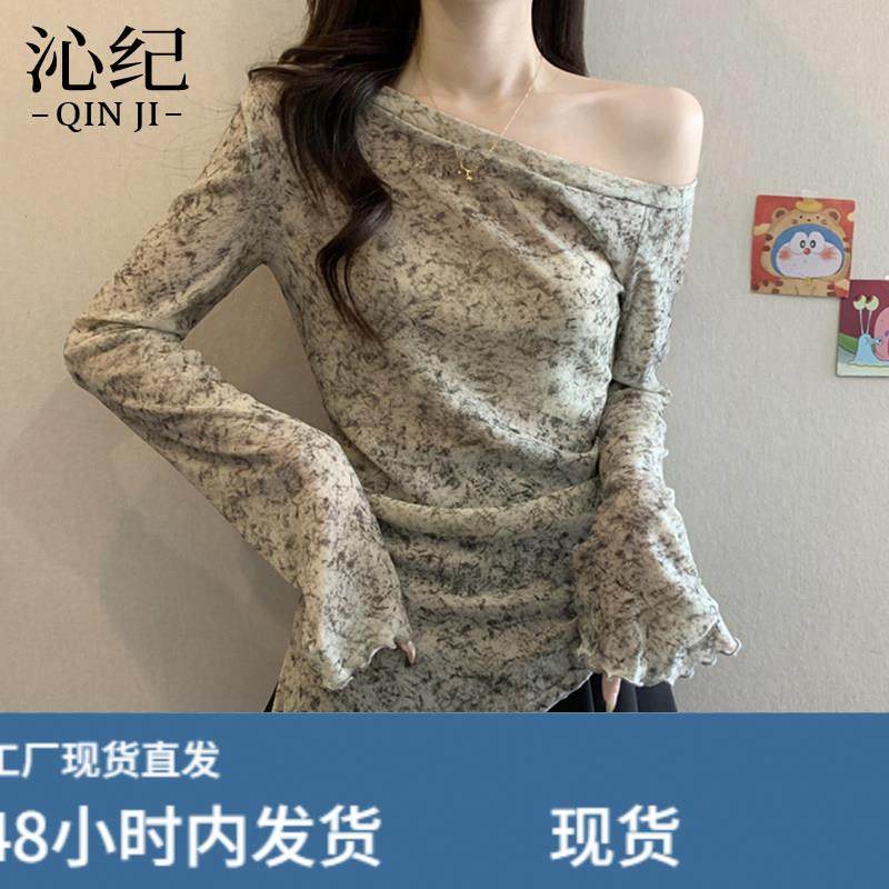 设计感斜肩印花长袖T恤女2026新款早春季韩系不规则露肩小衫上衣,模玩/动漫/周边/娃圈三坑/桌游,Cosplay女装/cos女装,淘宝优惠券,粉丝福利购,淘宝优惠卷