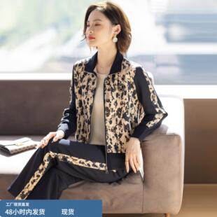 妈妈运动套装2025新款春秋季外套时尚洋气中老年人女士衣服两件套