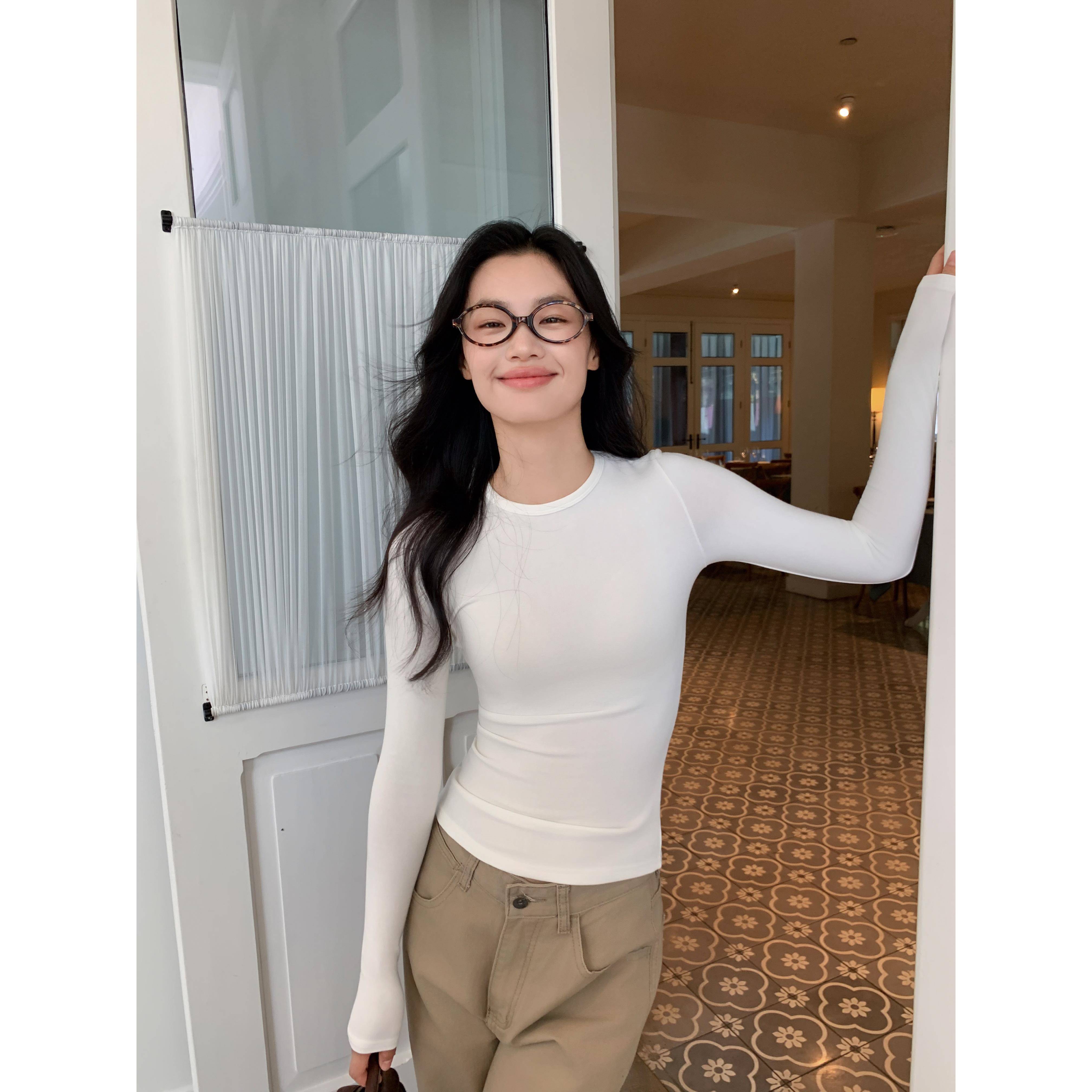 白色圆领正肩长袖t恤修身内搭女上衣紧身女款25季打底衫1119w