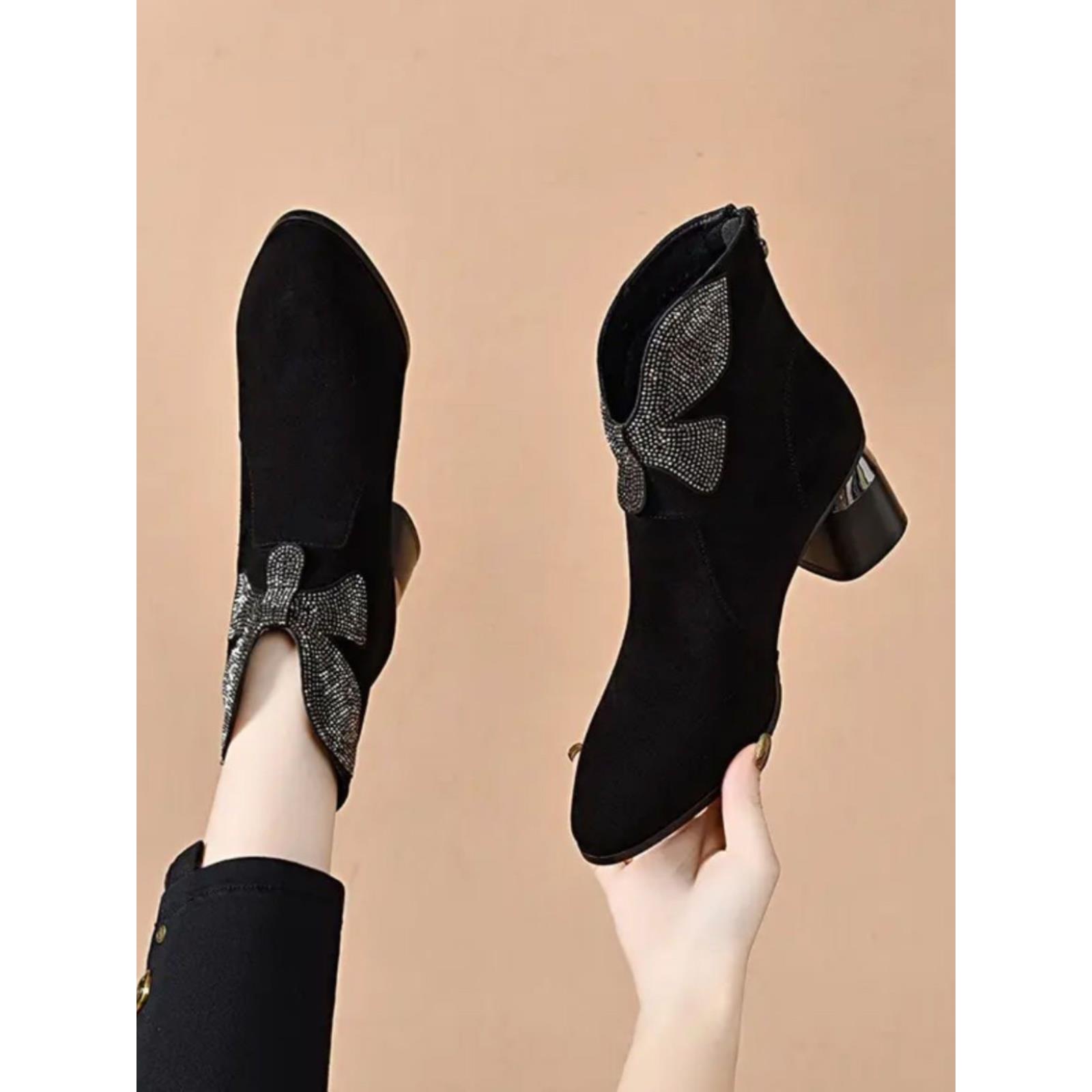 秋冬高档女短靴品牌2025新款季尖头磨砂粗跟中跟皮鞋小踝靴1122u