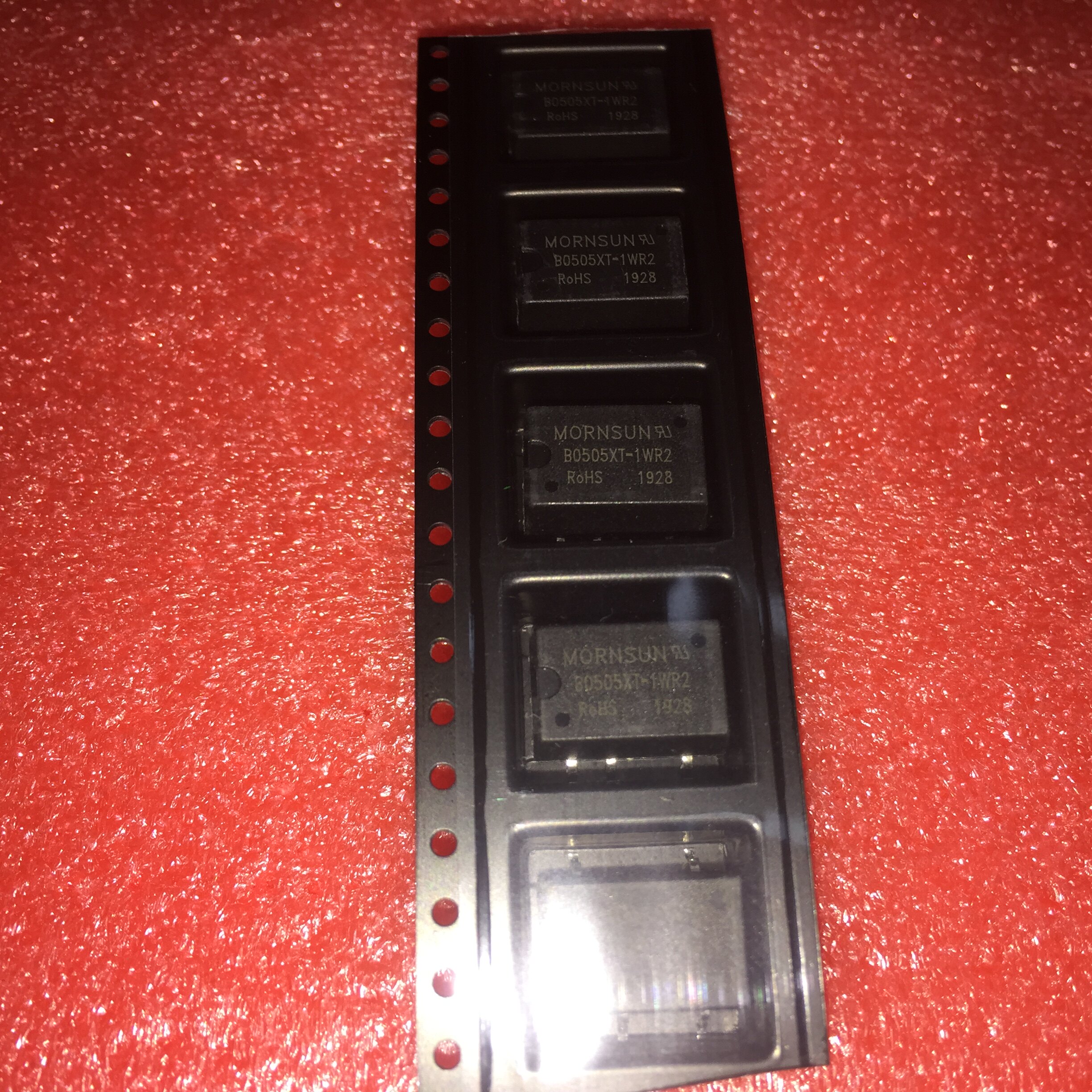 b0505xt-1wr2金升阳dc-dc电源模块5v转5v 200ma全新原装 可直拍