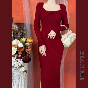 巷里法式 显瘦露锁骨性感气质开叉订婚礼裙 复古包肩针织裙秋冬修身