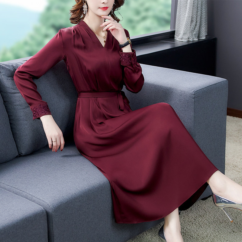 贵夫人长袖连衣裙2020新款大码女装宽松显瘦高端洋气质妈妈长裙子