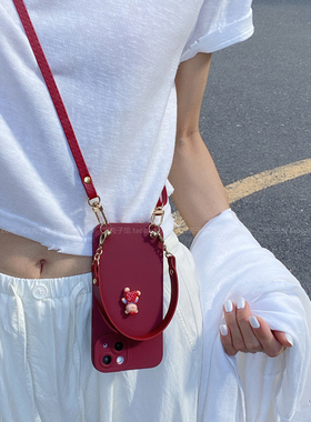 ins酒红色可爱穿背带裤小熊适用OPPOReno14/13/12手机壳findx8s+新款findx7斜挎手提绳A3/A5/A6pro简约高级感