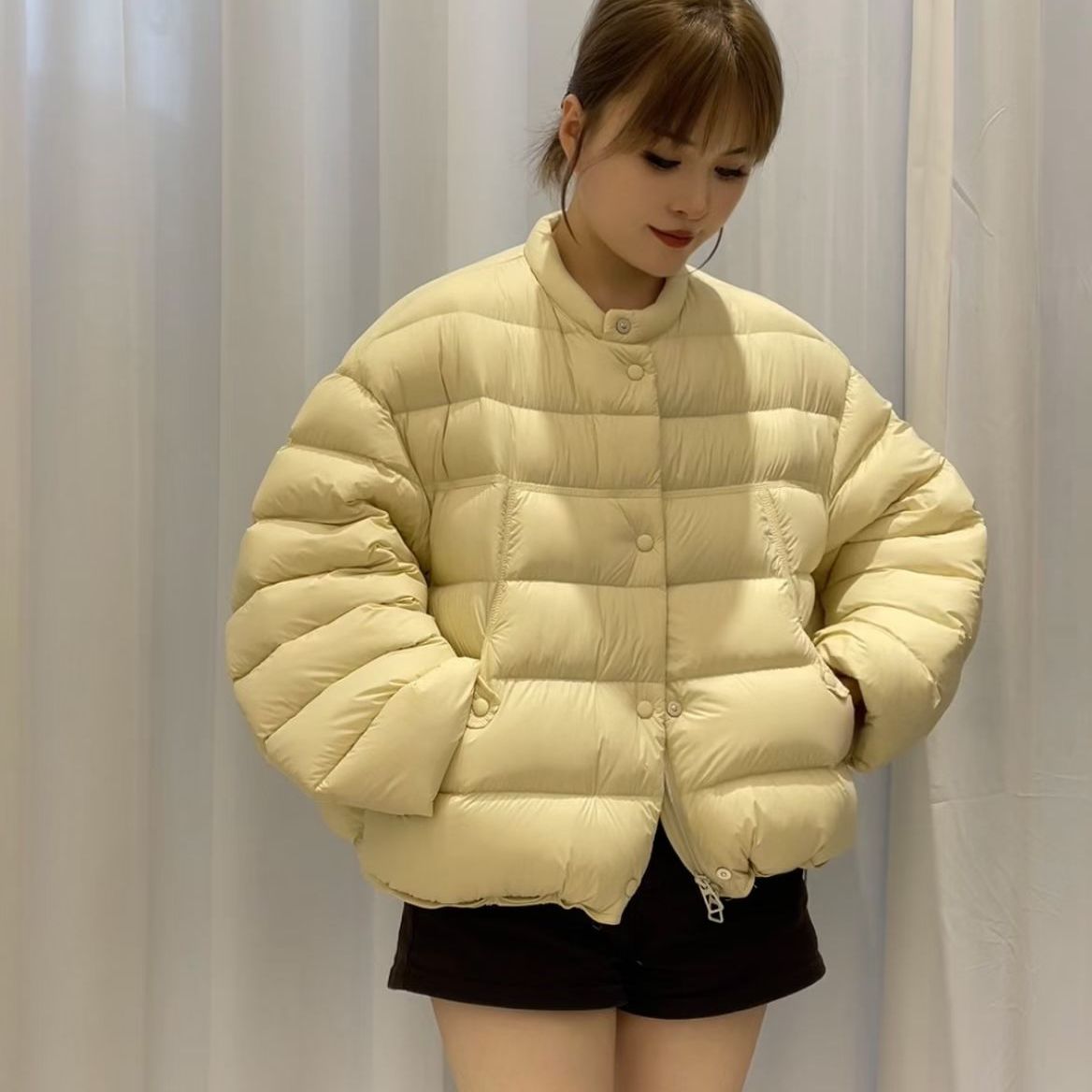 高端羽绒服女短款2025冬季新款韩版宽松排骨圆领90白鸭绒外套