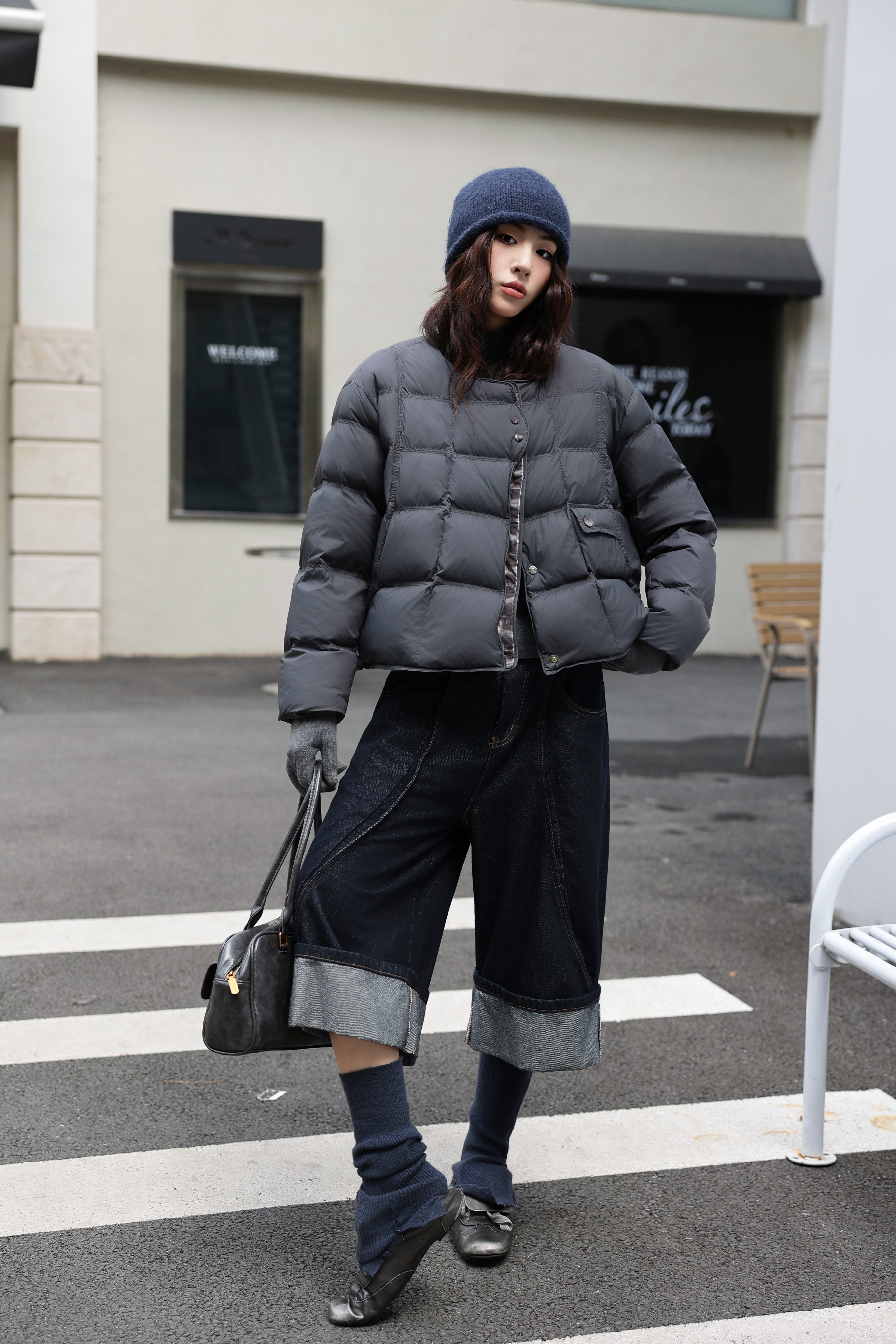 2025新款圆领羽绒服女短款小个子轻薄款白鸭绒外套冬季时尚洋气