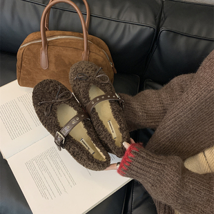 25miu秋冬蝴蝶结扣带浅口复古羊绒面方头半拖鞋 女 女外穿毛毛单鞋