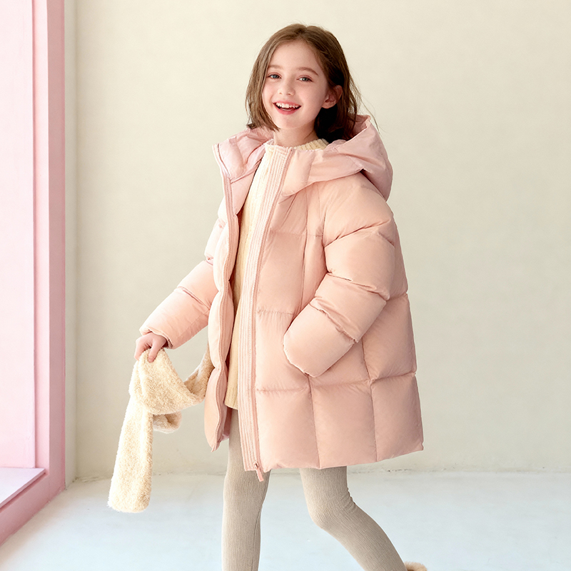 女童浅粉色羽绒服冬季长款