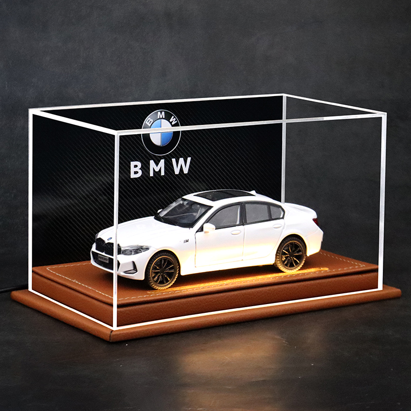 132宝马320Li合金豪华轿车模型