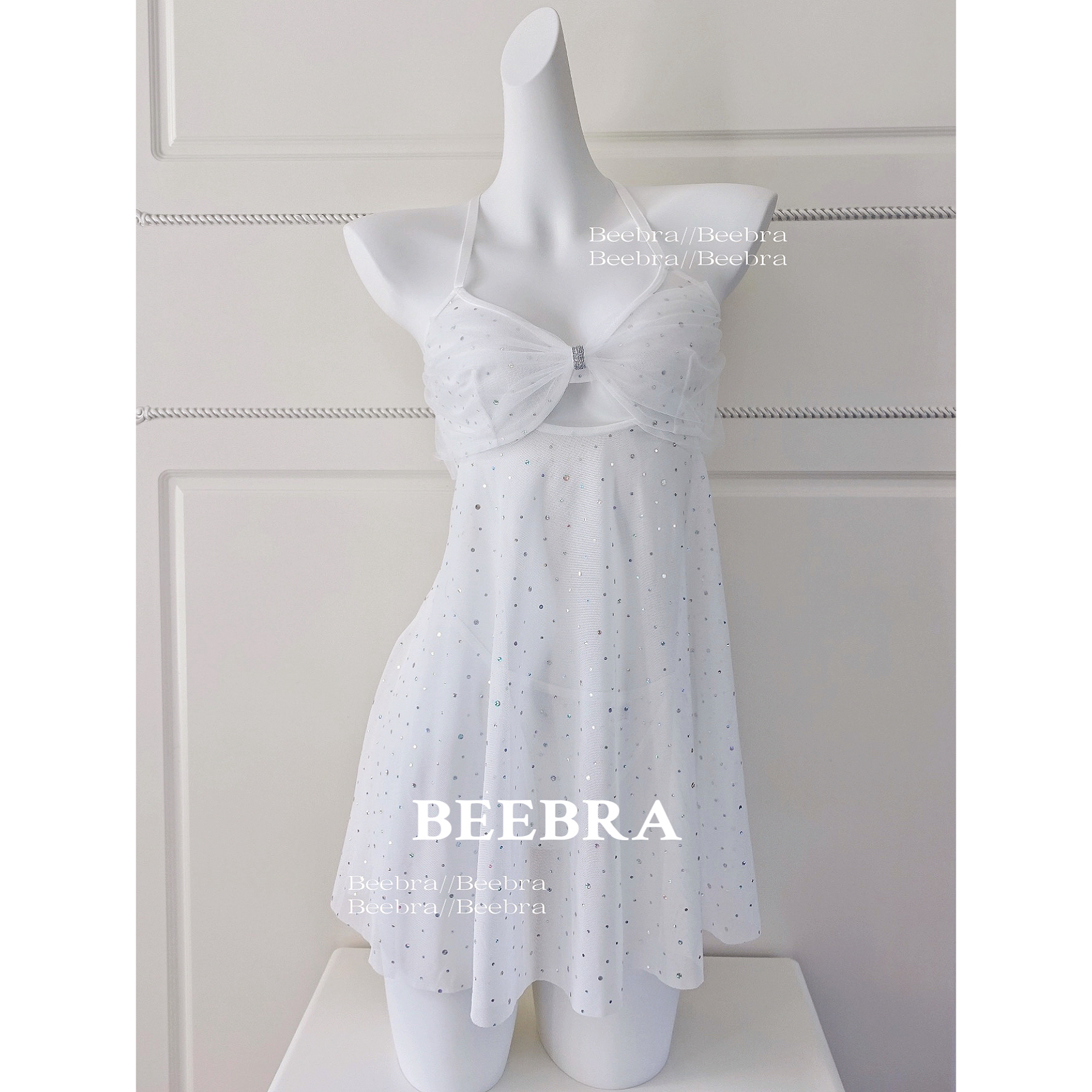 甜美蝴蝶机性感露背纯欲睡裙