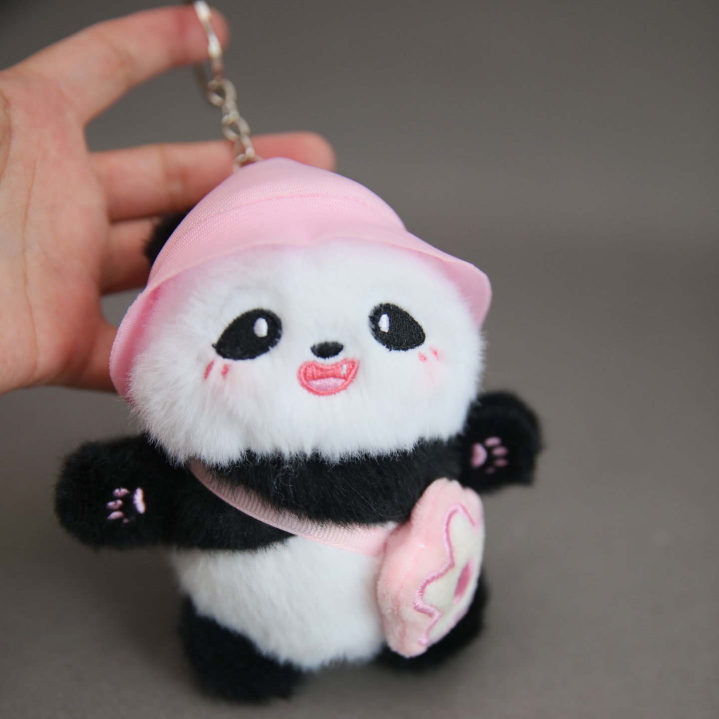 仿真熊猫公仔挂件钥匙扣可爱超萌戴帽背书包包挂饰男女生日小礼物