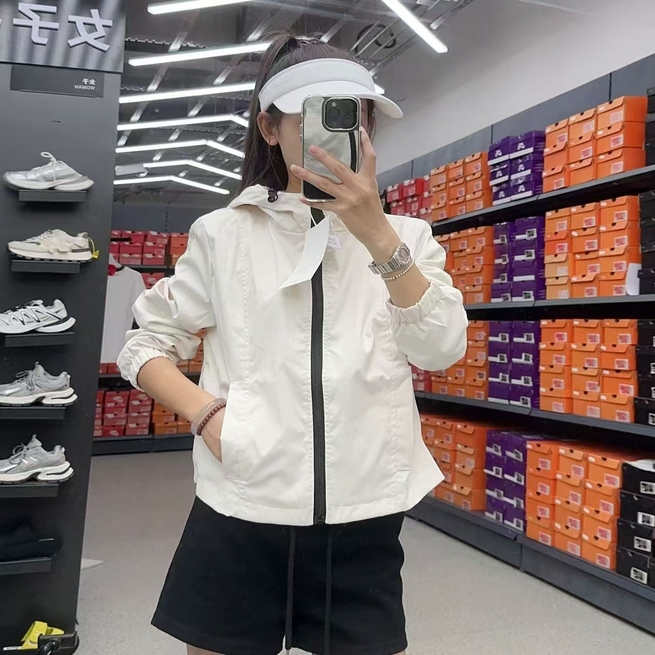 早秋新款韩版连帽夹克时髦洋气设计百搭外穿短款冲锋服外套女