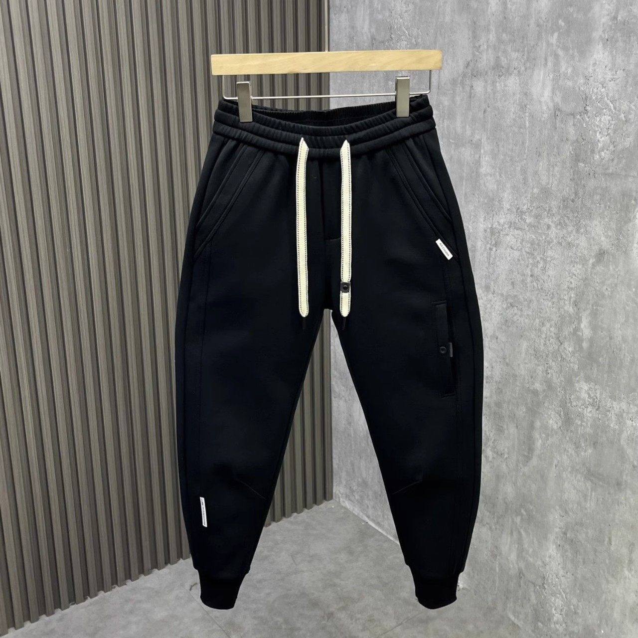 黑色休闲裤男士春秋冬款潮牌宽松加绒保暖哈伦裤子抽绳束脚九分裤