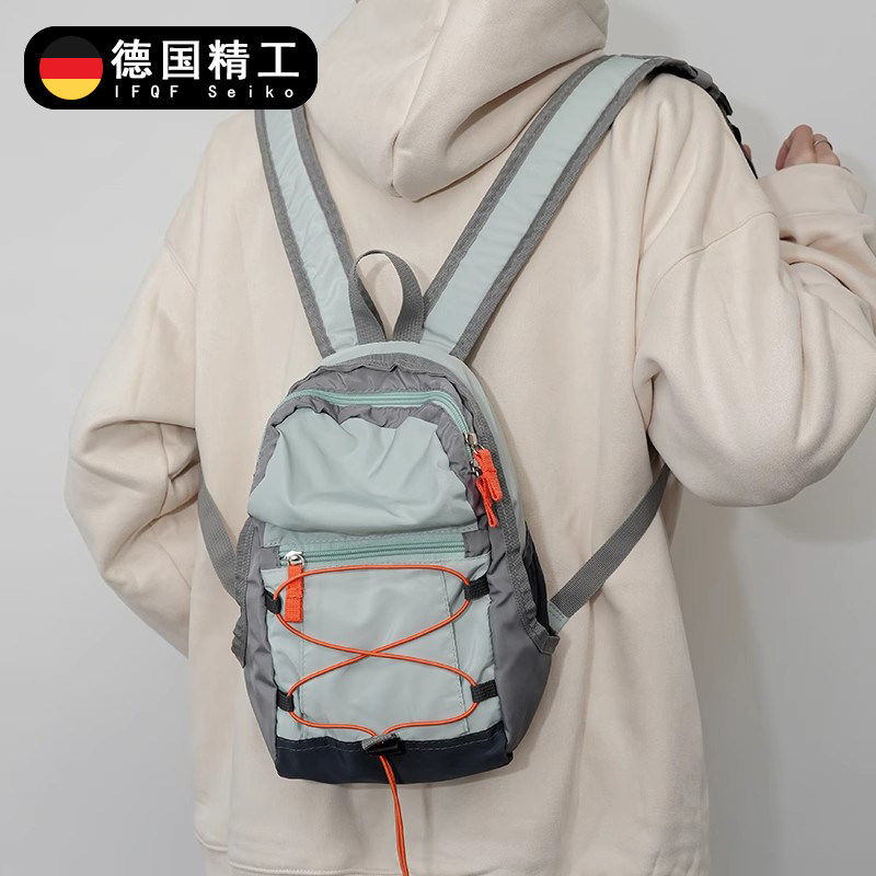德国旅行户外双肩包女轻便登山包小号背包徒步骑行运动书包春游包