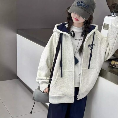 女童冬季外套加绒加厚外套2025新款女大童冬装连帽拉链衫棒球服。