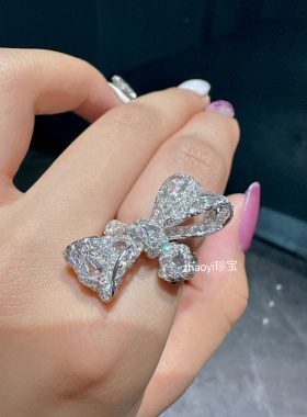 18k金不规则蝴蝶结钻石戒指