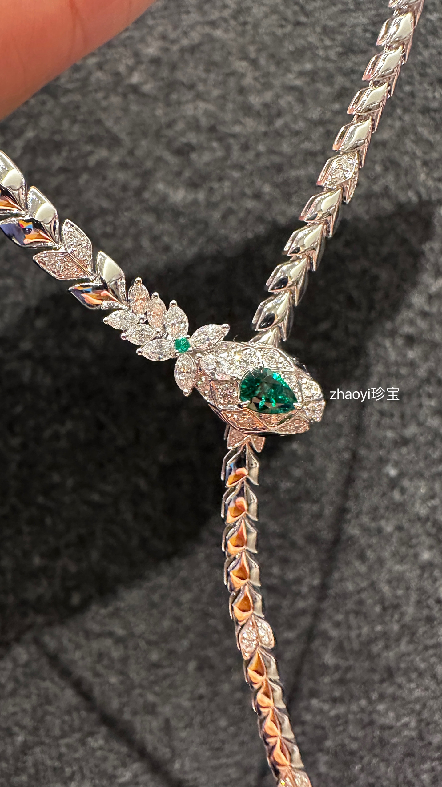 蛇系列珠宝～18K白金天然祖母绿钻石蛇项链 现货