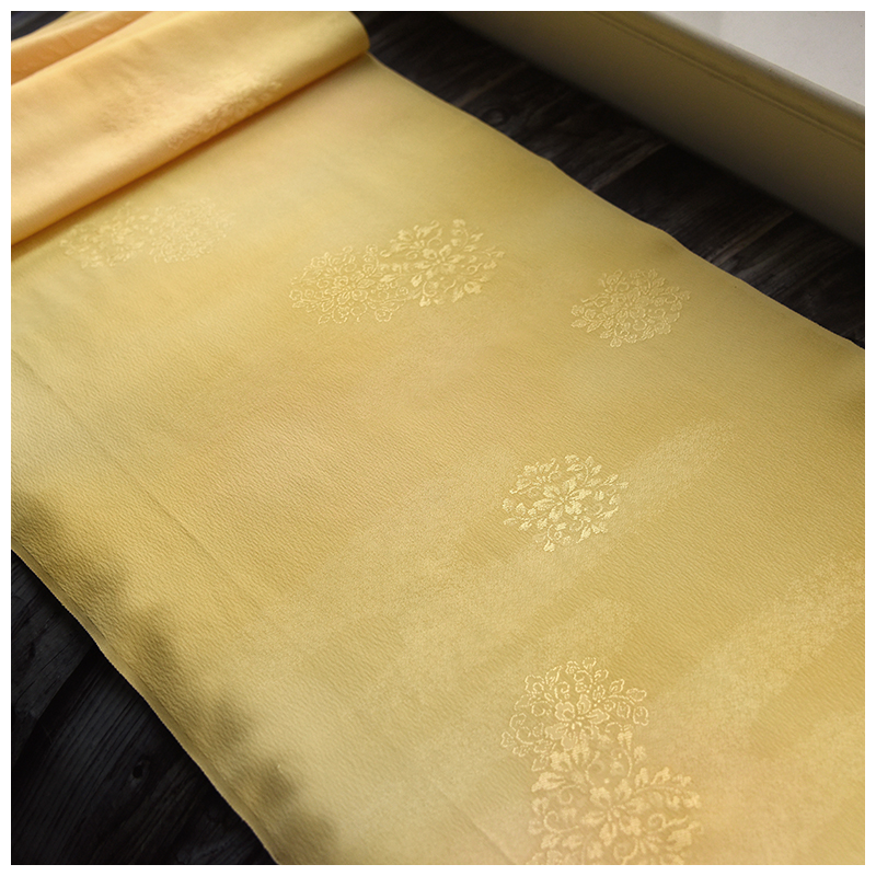 进口正绢真丝黄晕染团花小纹布料