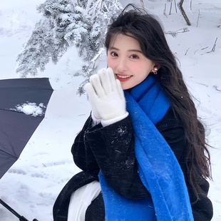 蓝色克莱因蓝围巾女生冬韩系氛围感2025新款加厚保暖羊绒披肩围脖