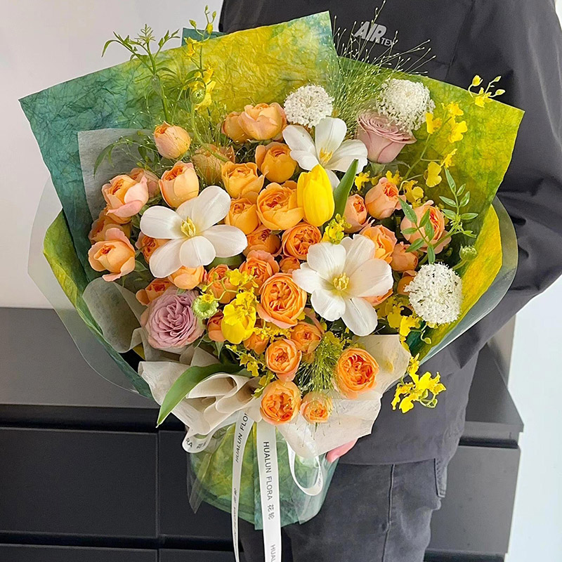 郁金香玫瑰向日葵生日混搭花束