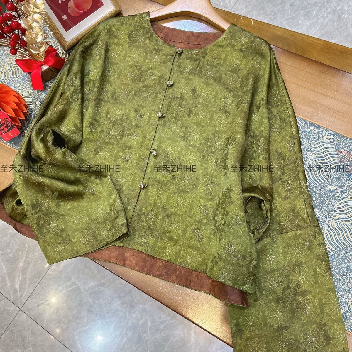 26年早春极简大牌老钱新中式真丝人丝香云纱短外套（含30%真丝）