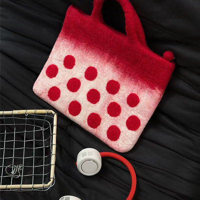 粉嫩草莓手提包手工毛毡包软糯