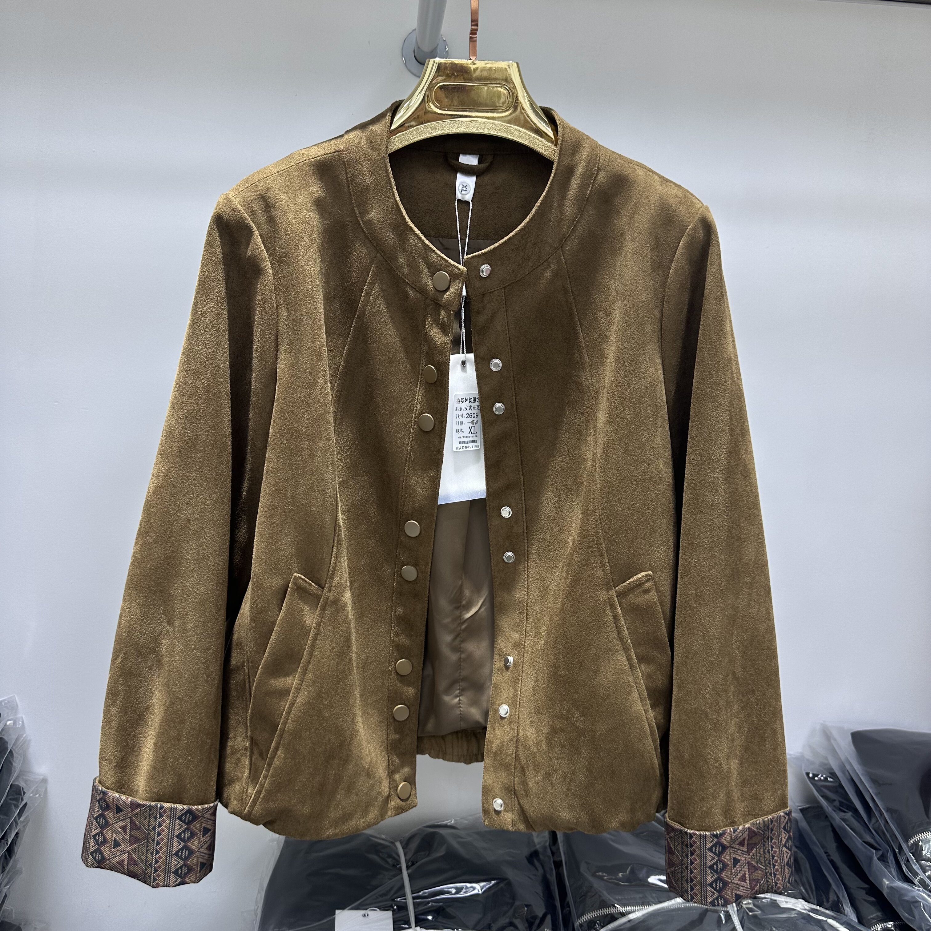 2609专柜正品新款秋季女装时尚圆领显瘦妈妈装打底麂皮短外套女09