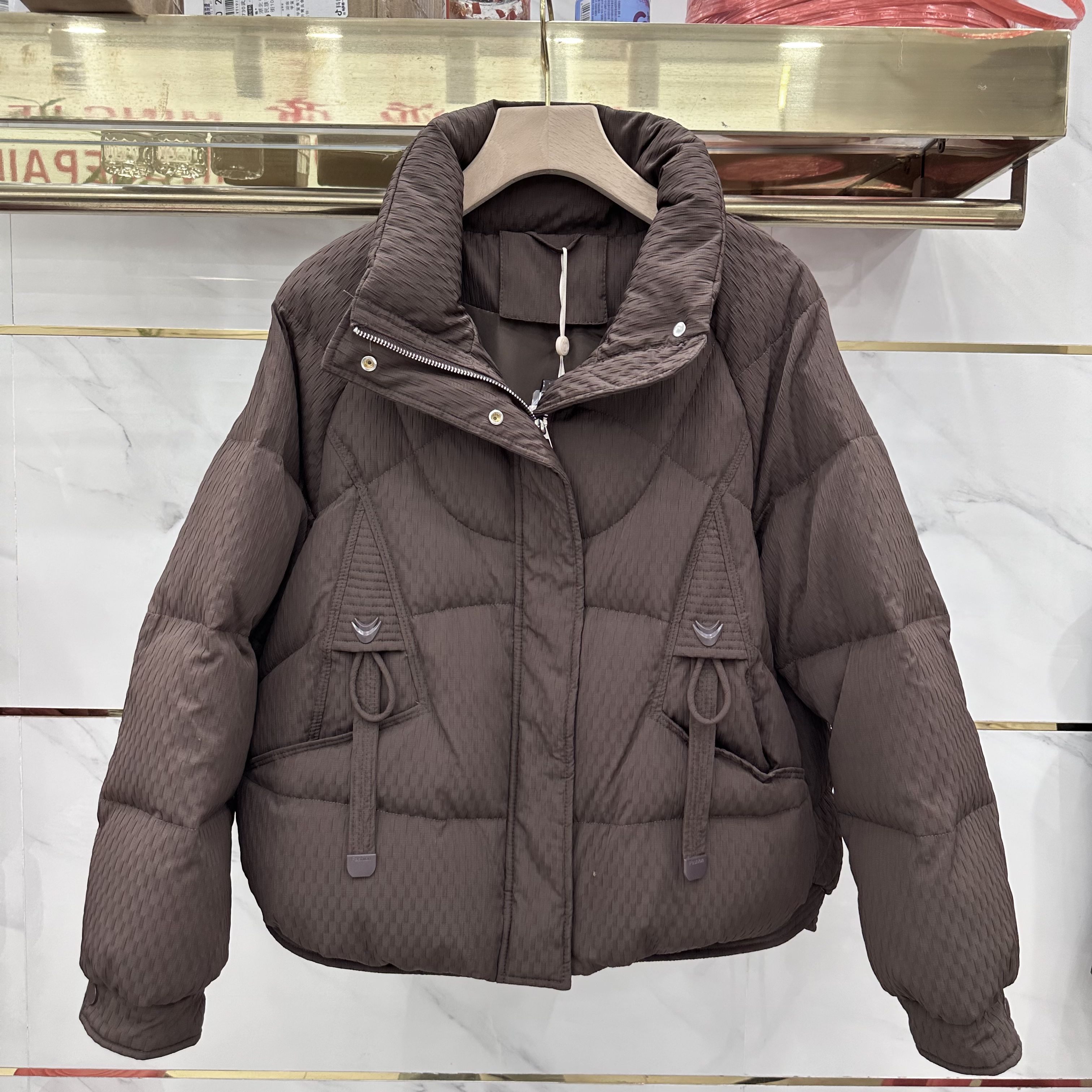 905专柜正品新款冬季女装立领宽松休闲妈妈装短款白鸭绒羽绒服05