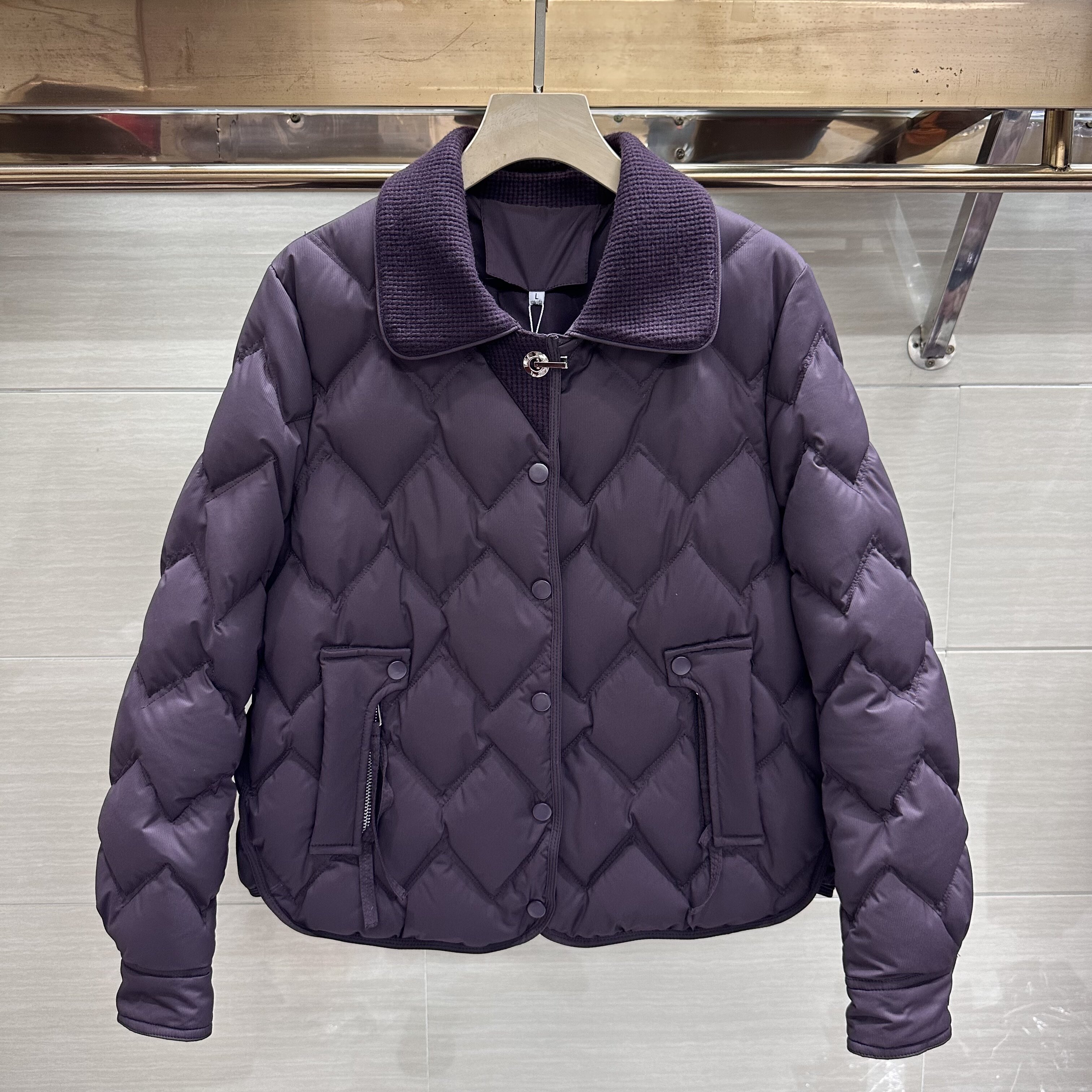SXMR26-B23专柜正品新款冬季女装时尚翻领短款白鸭绒保暖羽绒服23