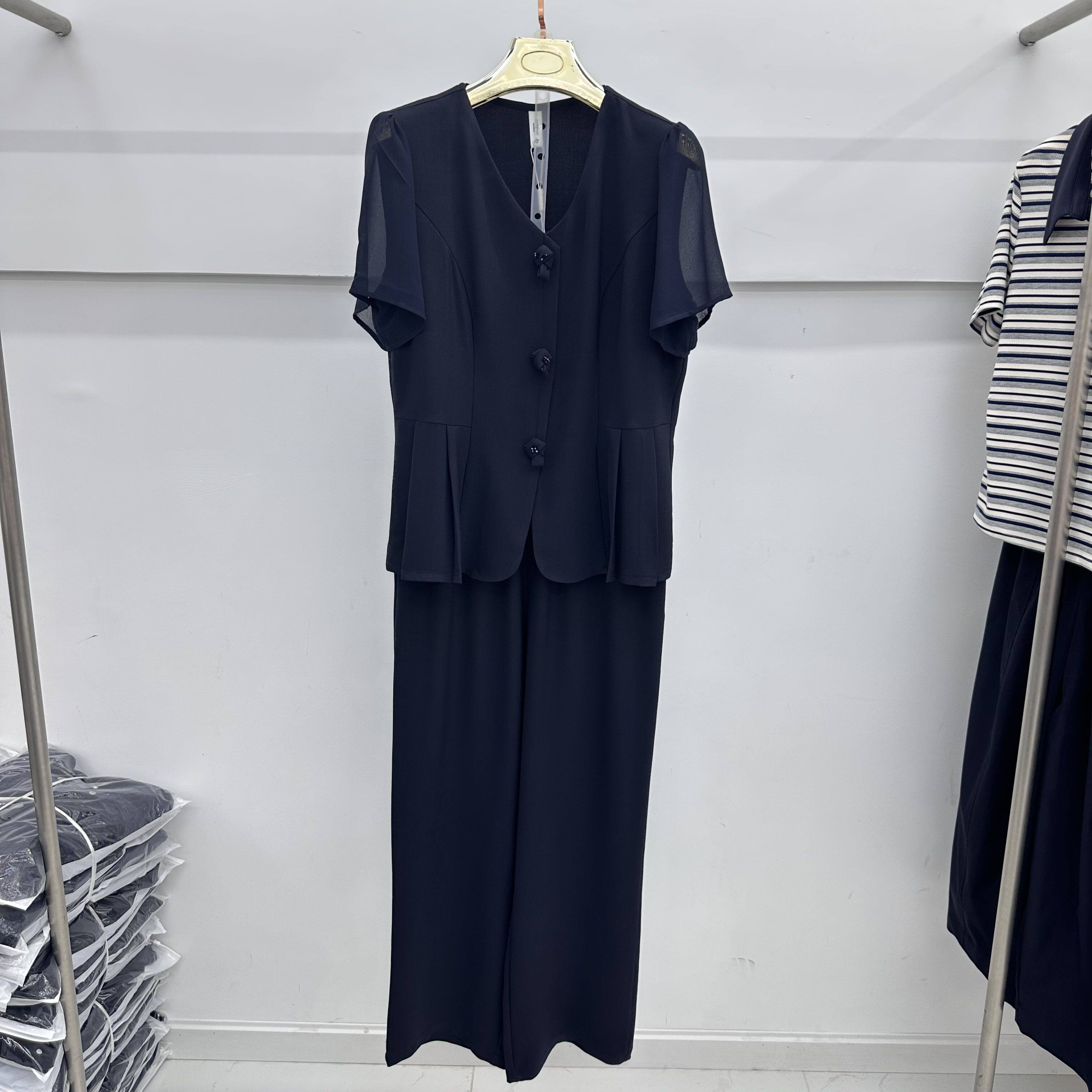 822专柜正品新款夏季女装时尚短袖V领上衣+裤子妈妈装两件套女22