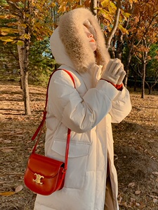 大货已出 新款 大毛领羽绒服 标90绒266-8855图片