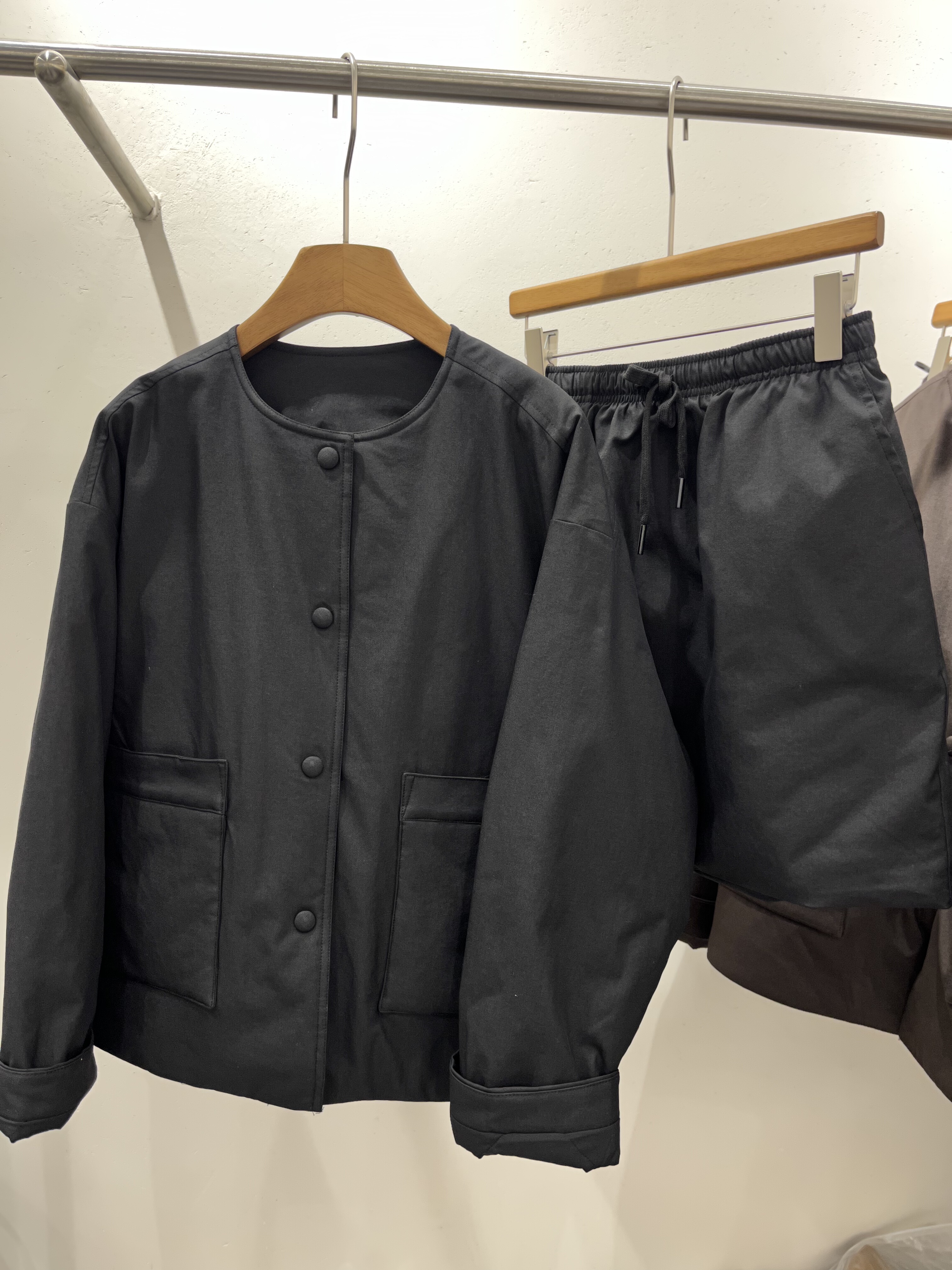 欧洲站2025新款冬圆领90白鹅绒羽绒服女短款加厚保暖外套短裙套装