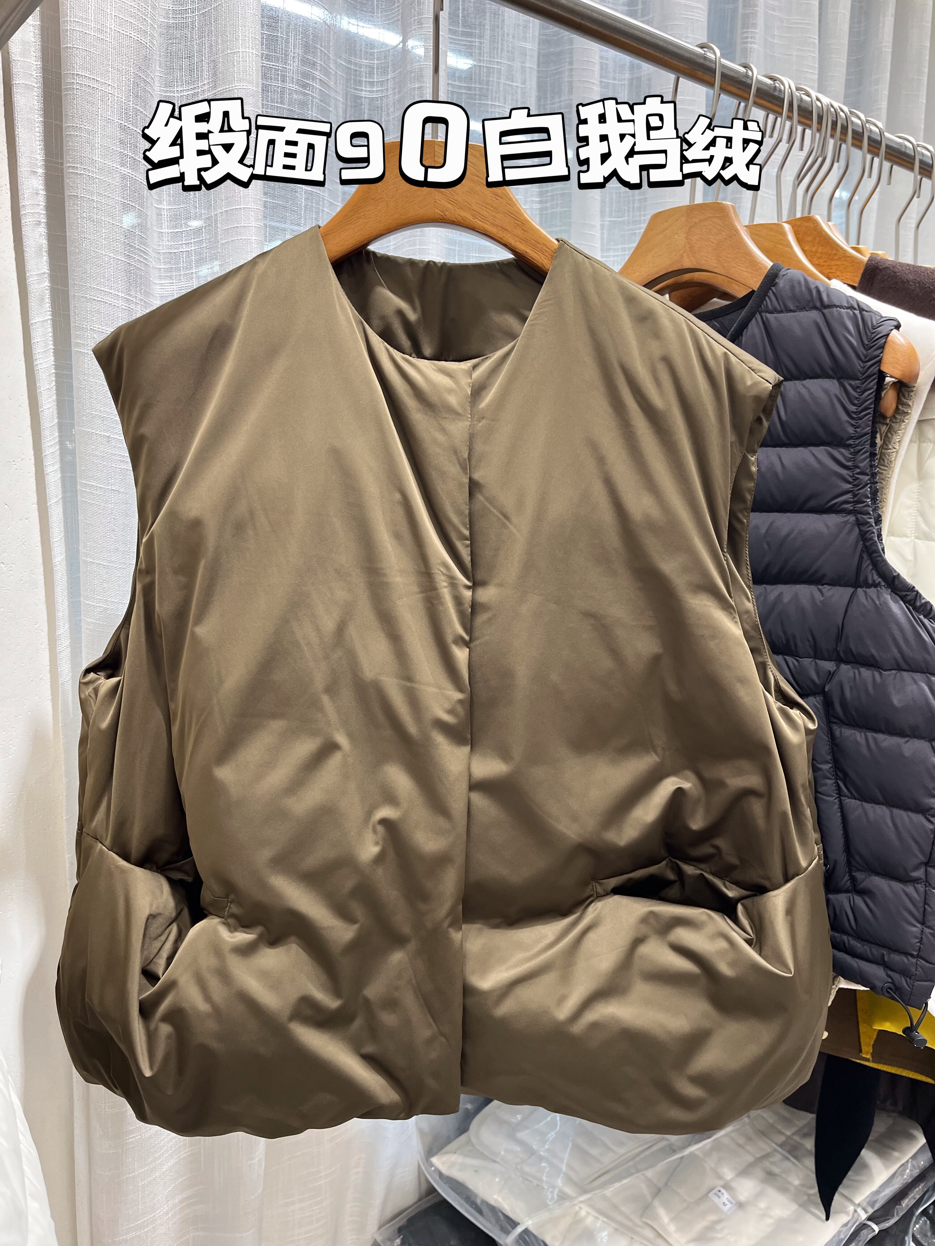 鹅绒羽绒马甲女高端背心宽松圆领