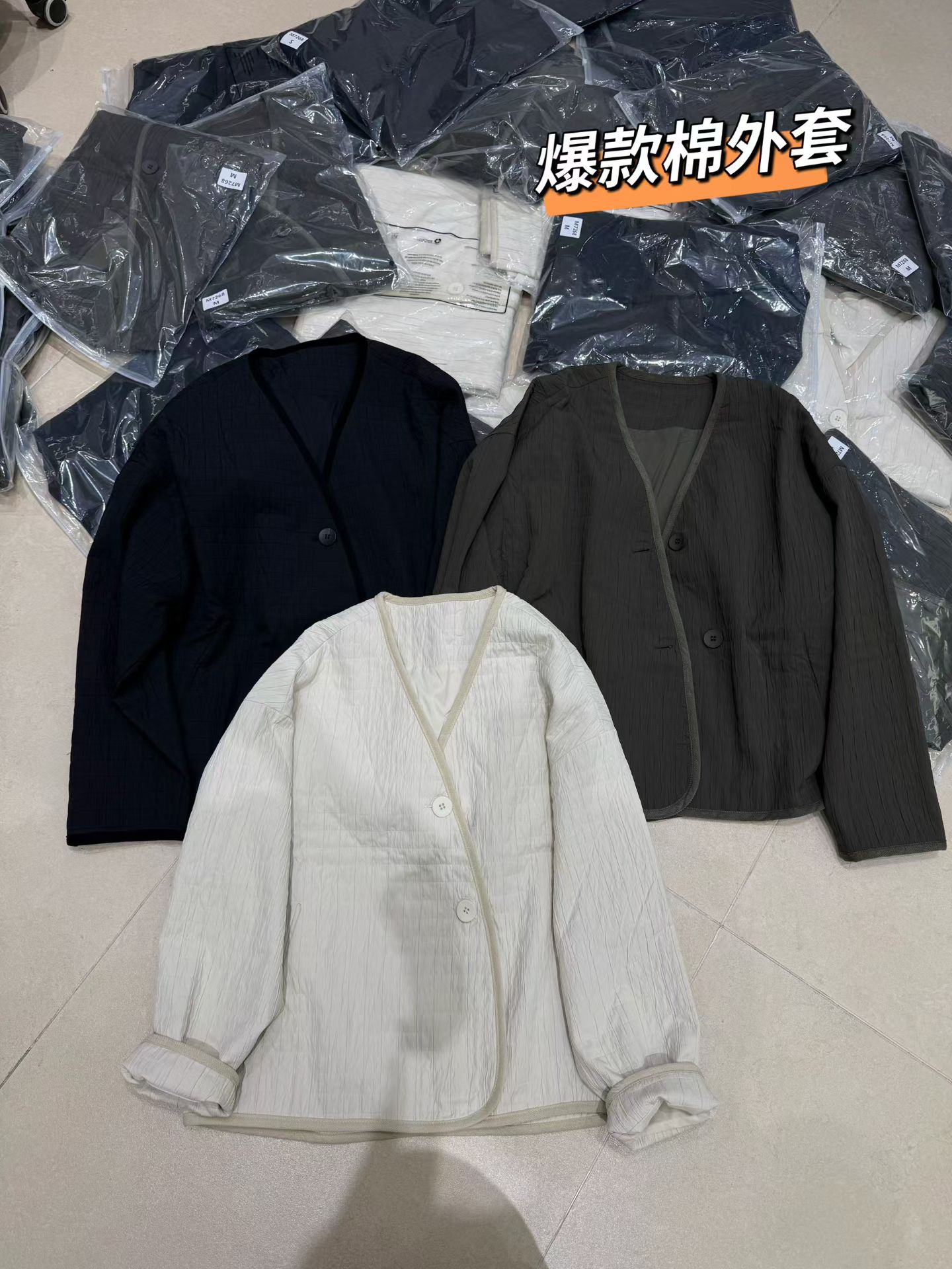 2026秋冬V领褶皱薄款女士棉衣