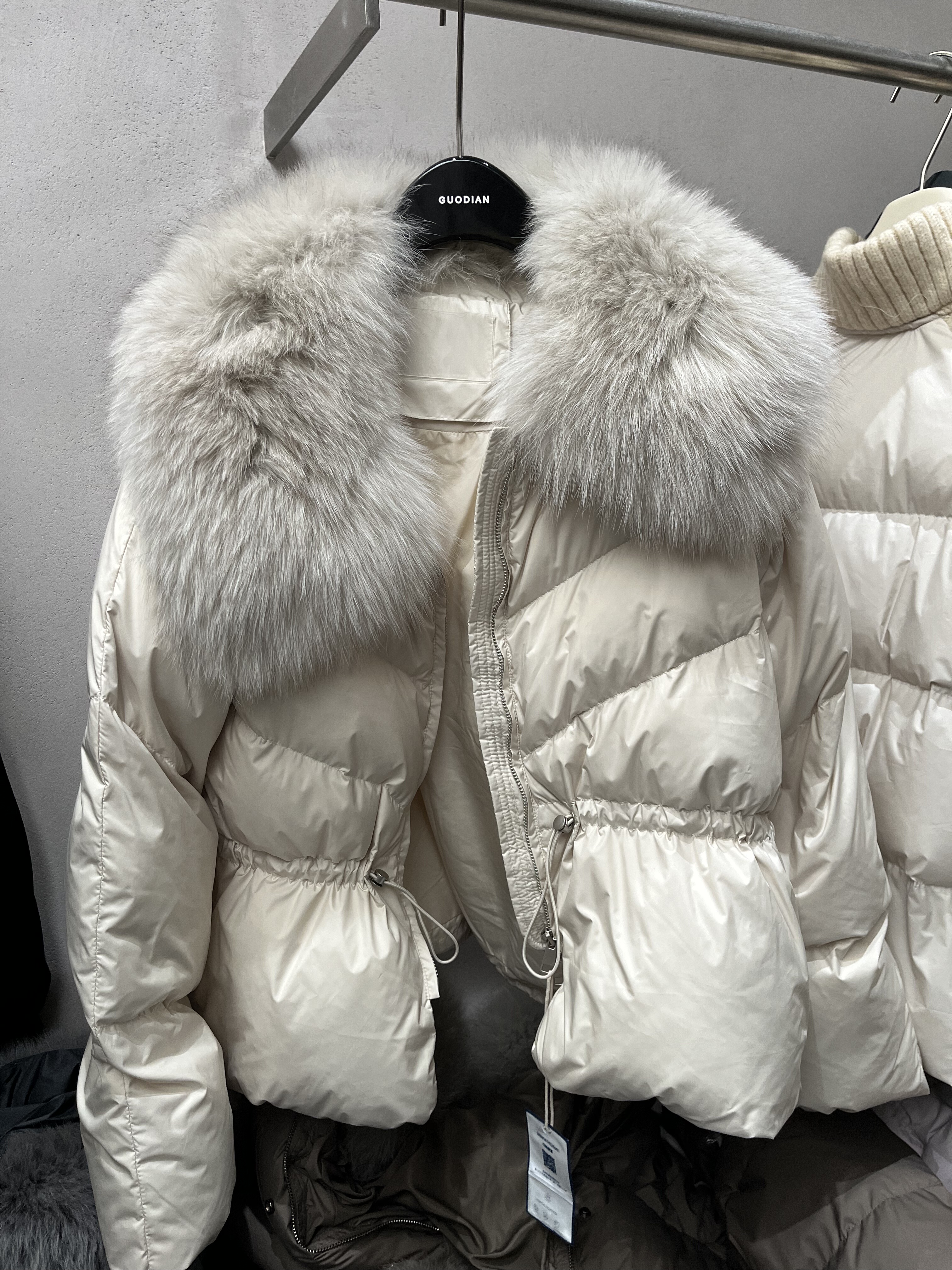 欧洲站2025新款冬季狐狸毛领90白鸭绒羽绒服女收腰显瘦高级感外套