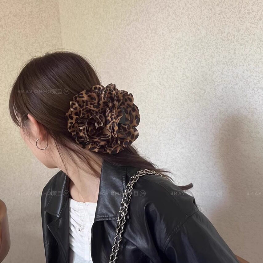 敲大一朵~豹纹花花鲨鱼夹发抓