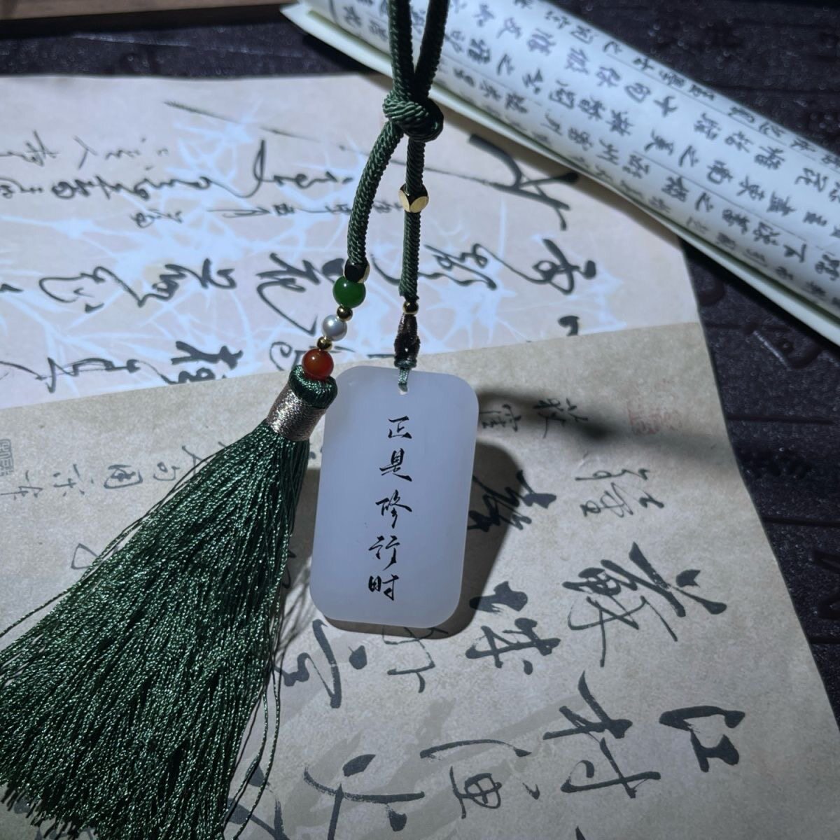 爆款正是修行时天然玉石雕刻定制文字动漫一人之下吊坠挂玉牌刻字
