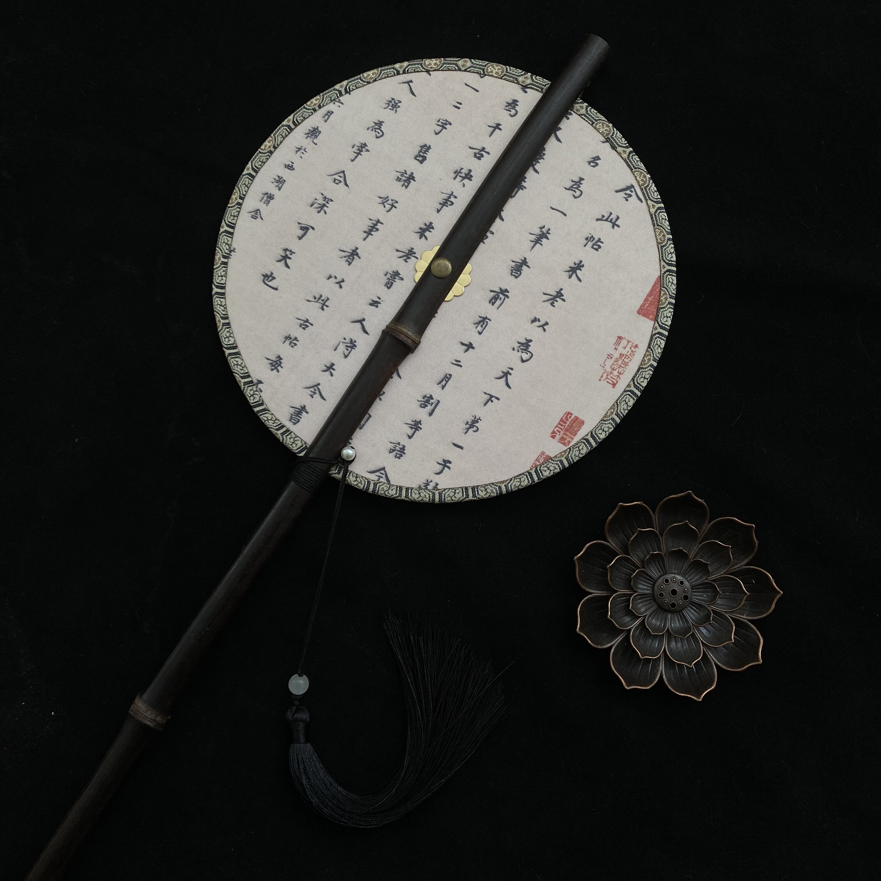 고대 스타일의 허리 팬 굴릴 수 있는 HANFU 둥근 팬 중국 스타일의 보라색 대나무 긴 손잡이 술 굴릴 수 있는 지그재그 팬 고전적인 매달린 허리 팬