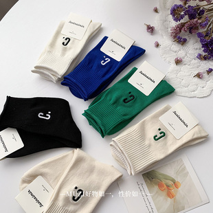 女士字母刺绣纯色百搭透气吸汗精梳棉中筒袜 新款 韩版 潮流棉袜女