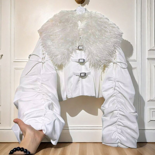 毛领抽绳皮带扣设计羽绒服外套