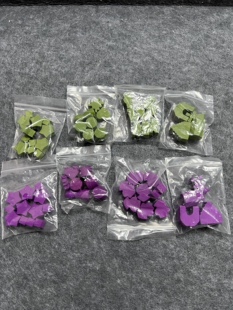 桌游木质指示物配件token如图所示四包紫色和四包绿色