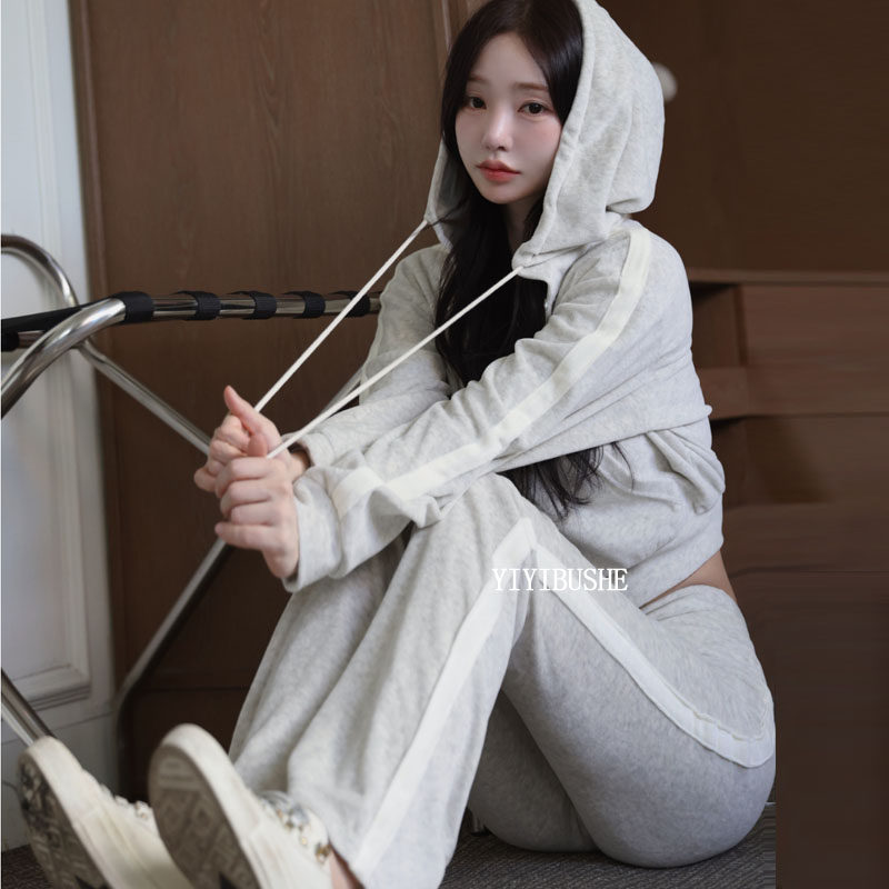 女人味连帽外套+微喇休闲裤套装