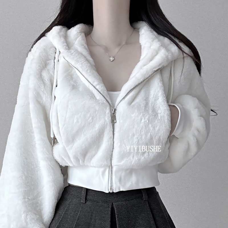 女人味软糯毛绒绒短款连帽外套