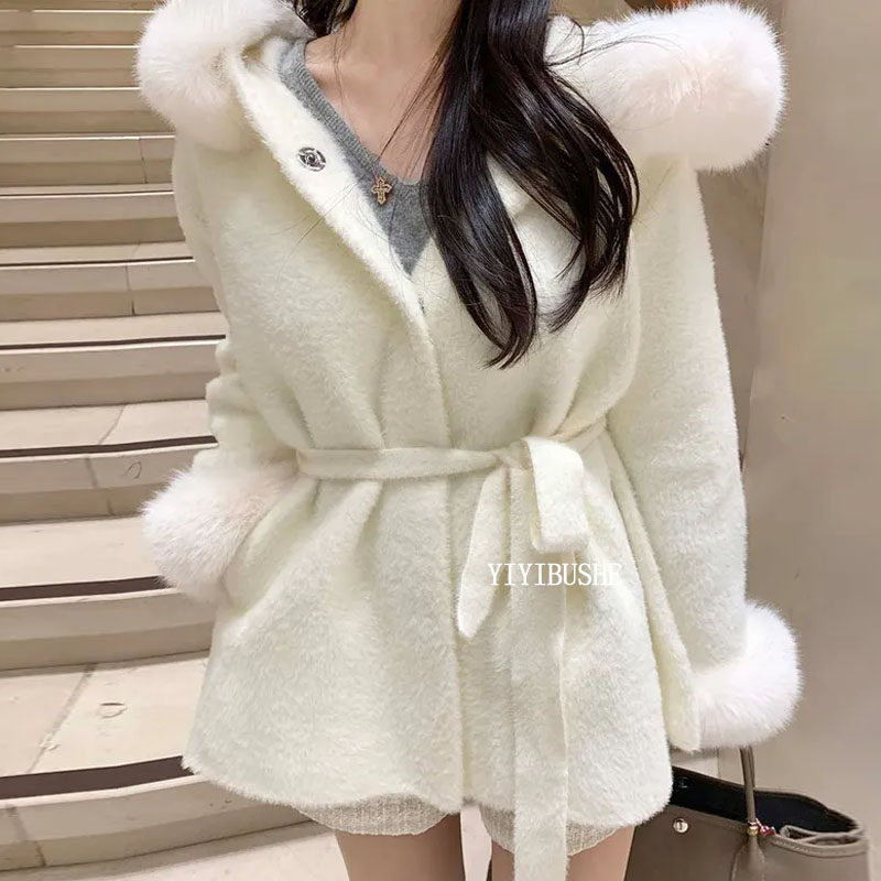 纯欲女人味收腰连帽毛绒绒外套